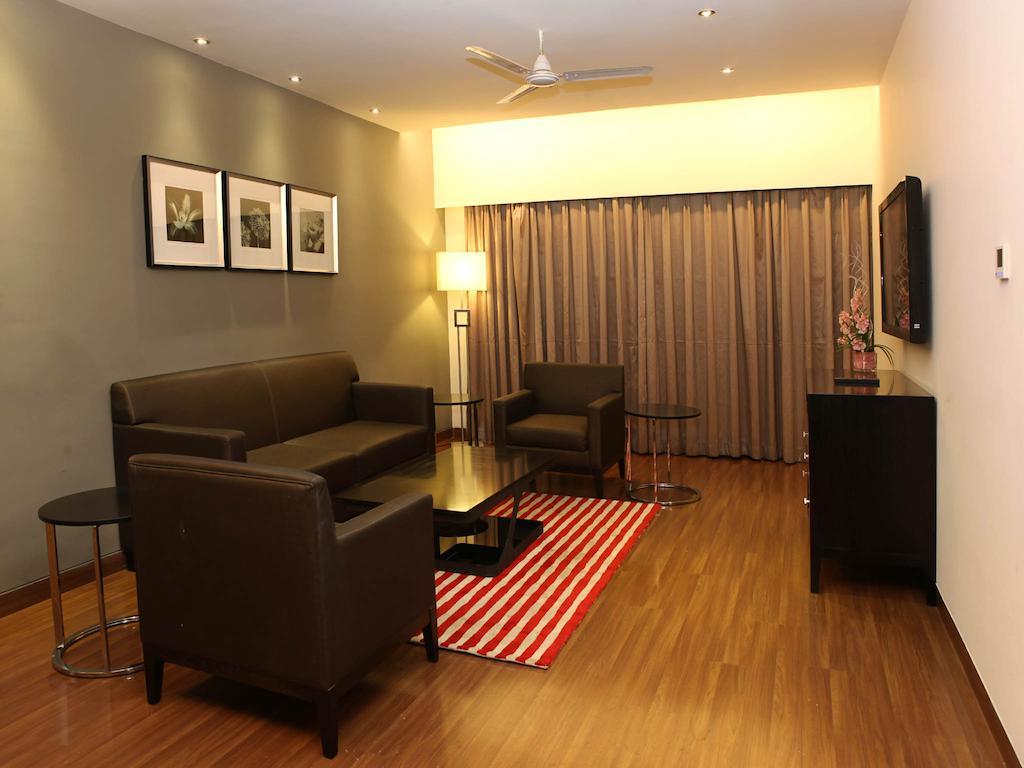 The Kay Hotel Vijayawada Phòng bức ảnh